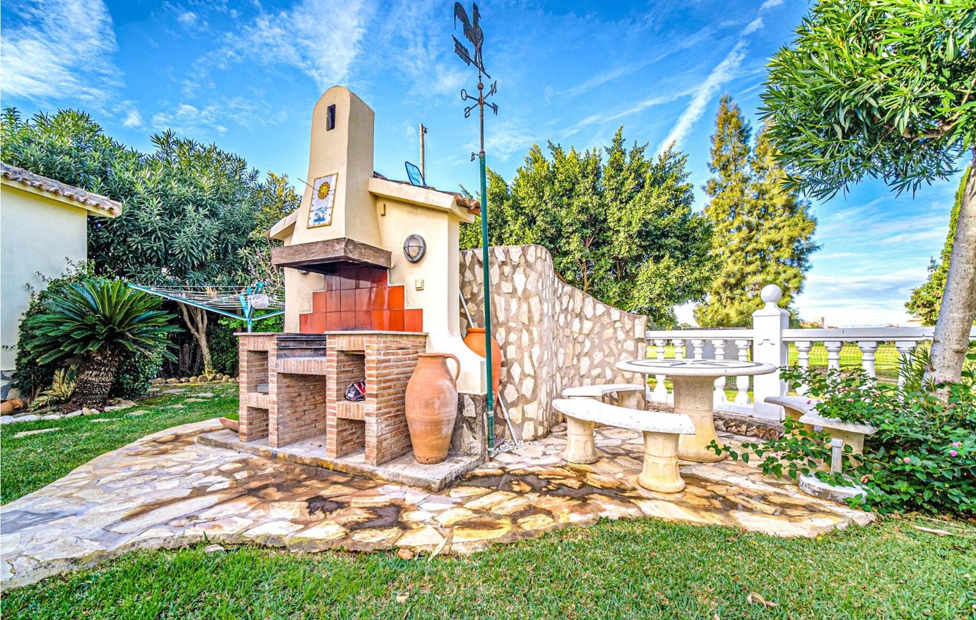 Beautiful Home In Oliva With Kitchen Екстериор снимка